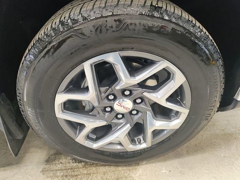 Used 2024 GMC Sierra 1500 SLT w/ SLT Premium Plus Package image 4