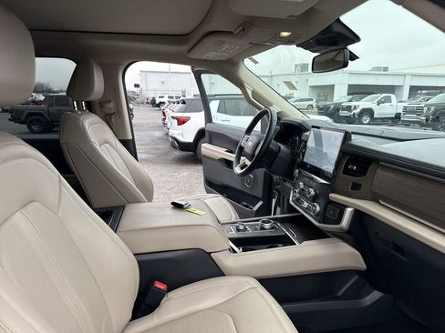 Used 2023 Ford Expedition Limited image 35