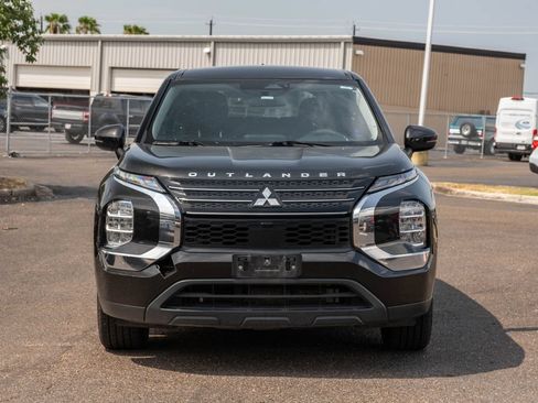 Used 2024 Mitsubishi Outlander ES FWD image 2