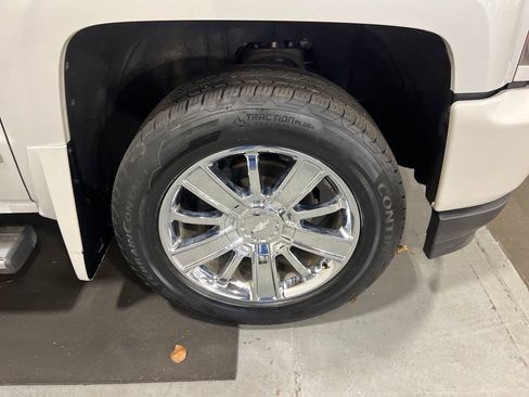 Used 2018 Chevrolet Silverado 1500 High Country image 33