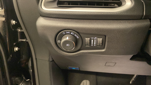 Used 2025 Chrysler Pacifica Select FWD image 23