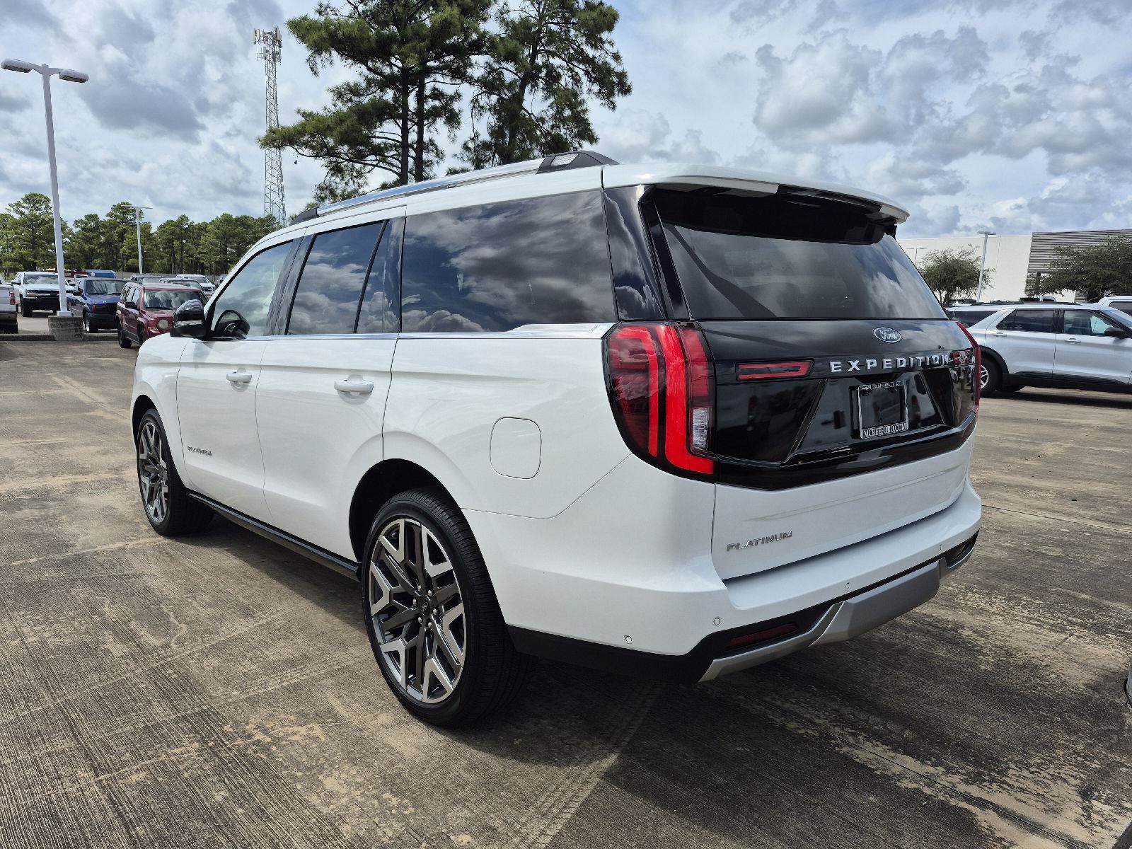 Used 2025 Ford Expedition Platinum w/ Platinum Ultimate Package AWD/4WD image 16