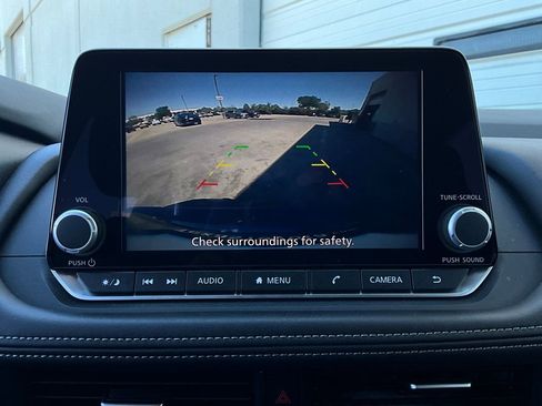 Used 2025 Nissan Rogue SV image 31