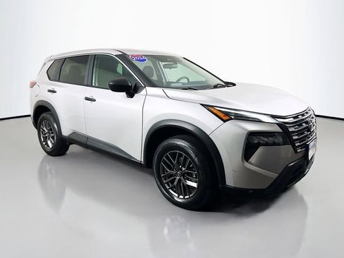 Used 2024 Nissan Rogue S image 23