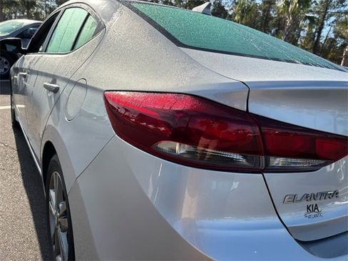 Used 2018 Hyundai Elantra SEL image 11