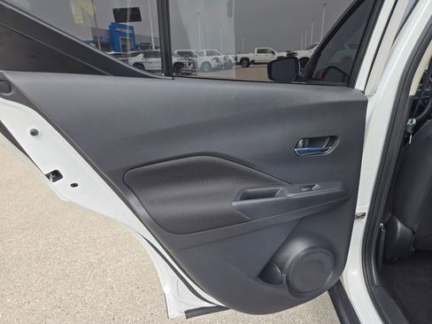 Used 2021 Nissan Kicks SV FWD image 14