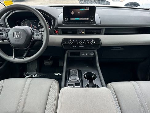 Used 2023 Honda Pilot LX image 17