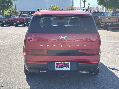 Used 2025 Hyundai Santa Fe SEL FWD image 4