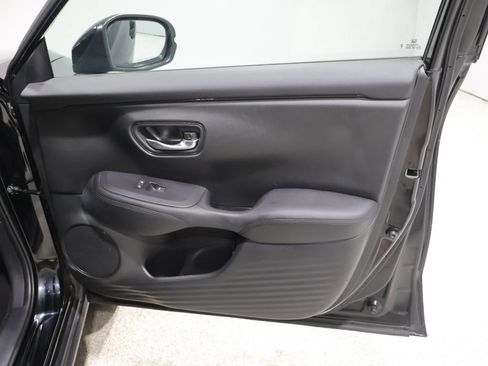 Used 2025 Honda HR-V LX image 23