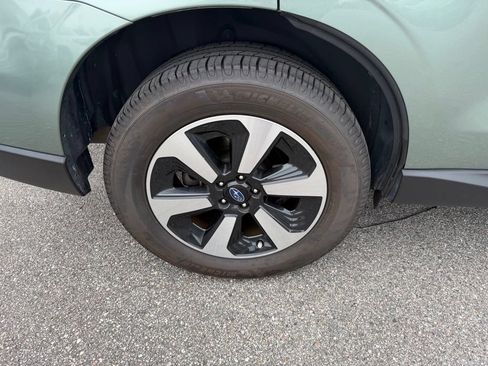 Used 2018 Subaru Forester 2.5i Premium w/ All-Weather Package AWD/4WD image 5