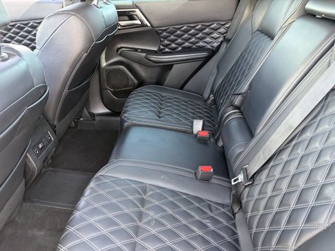 Used 2023 Mitsubishi Outlander 4WD Plug-In Hybrid image 14