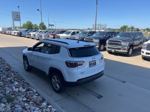 Used 2023 Jeep Compass Latitude AWD/4WD image 7