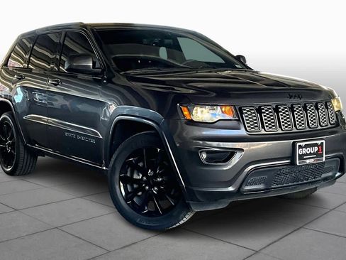 Used 2018 Jeep Grand Cherokee Altitude image 2