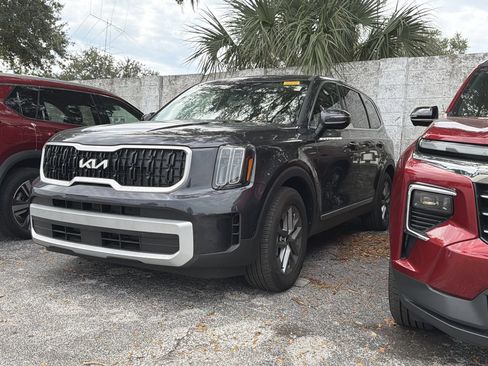 Used 2025 Kia Telluride LX FWD image 6