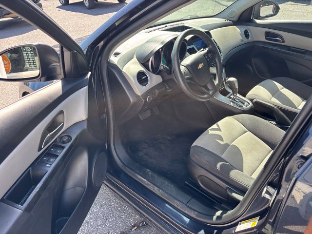 Used 2014 Chevrolet Cruze LS FWD image 11
