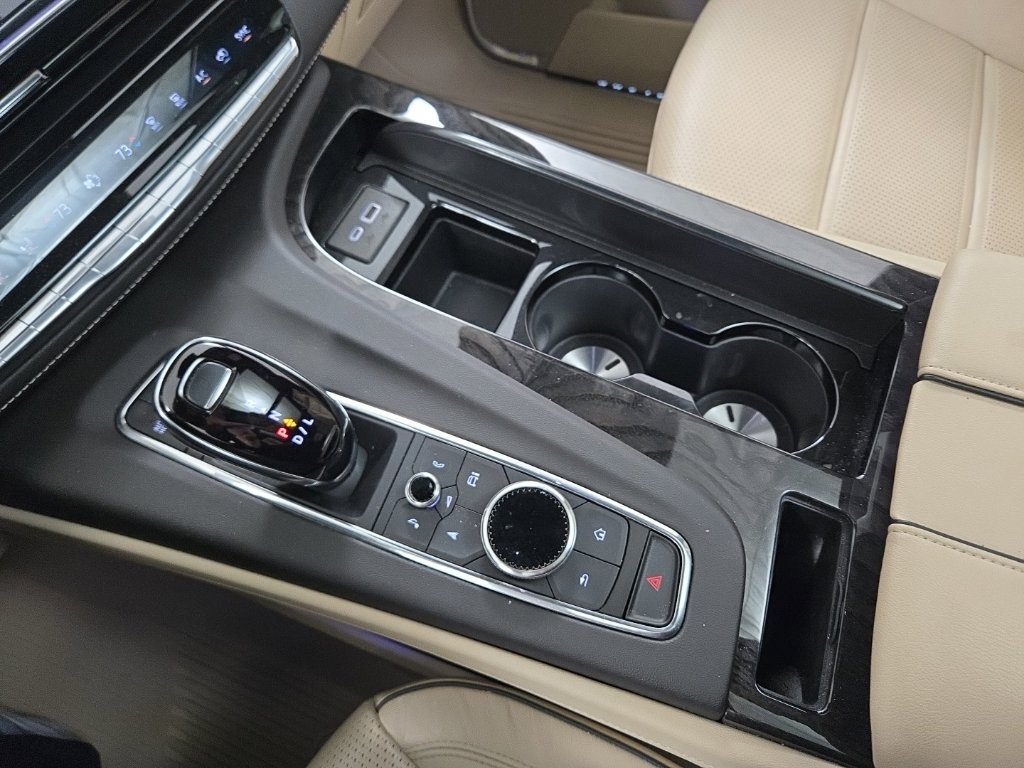 Used 2024 Cadillac Escalade Premium Luxury w/ LPO, Floor Liner Package AWD/4WD image 14