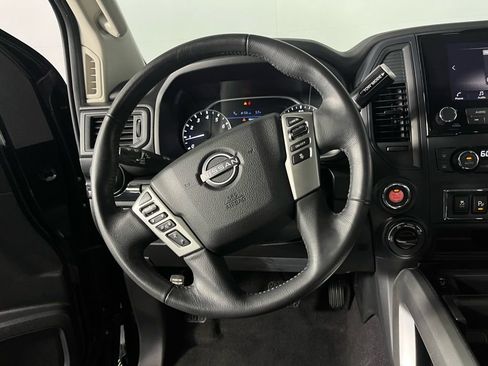 Used 2024 Nissan Titan SV w/ SV Convenience Package image 30