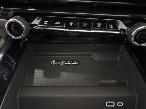 New 2026 Chevrolet Suburban Z71 w/ Comfort Package image 21