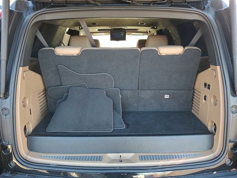 Used 2020 Cadillac Escalade Platinum image 31