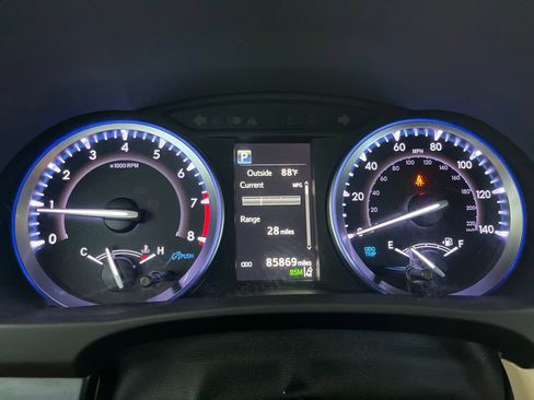 Used 2019 Toyota Highlander XLE AWD/4WD image 9