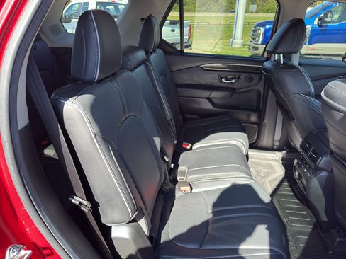 Used 2025 Honda Pilot Elite image 13