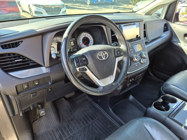 Used 2017 Toyota Sienna SE FWD image 8