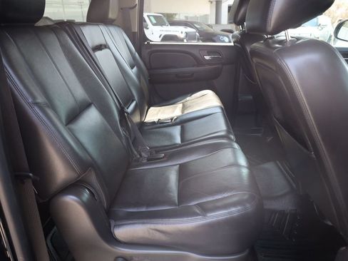Used 2014 Chevrolet Suburban LT AWD/4WD image 18