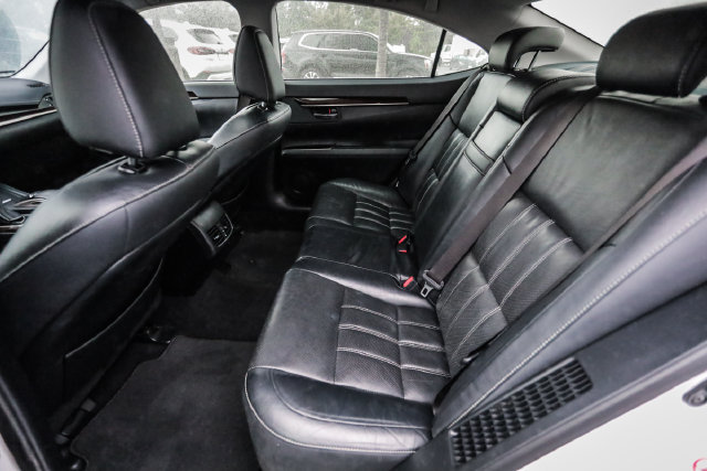 Used 2016 Lexus ES 300h w/ Luxury Package w/Wood Trim FWD image 59