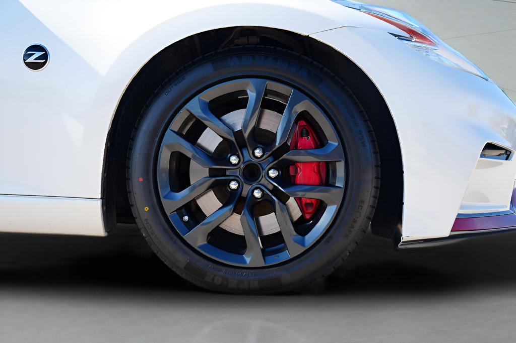 Used 2017 Nissan 370Z NISMO RWD image 9