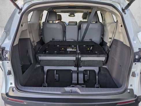 Used 2024 Toyota Sienna XLE image 6