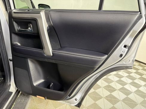 Used 2018 Toyota 4Runner SR5 Premium image 18