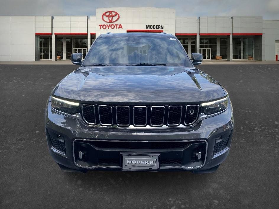 Used 2023 Jeep Grand Cherokee Overland w/ Adv Protech Group III AWD/4WD image 2