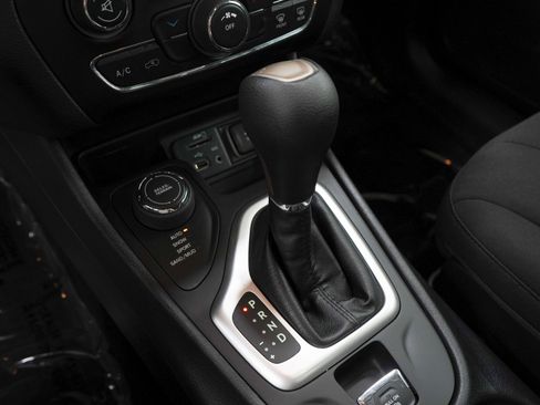 Used 2017 Jeep Cherokee 75th Anniversary AWD/4WD image 21