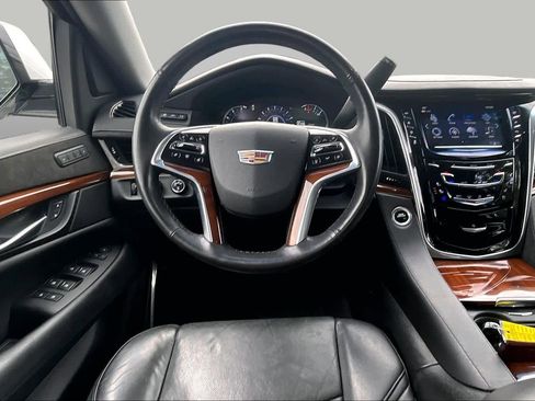 Used 2019 Cadillac Escalade ESV Luxury AWD/4WD image 6