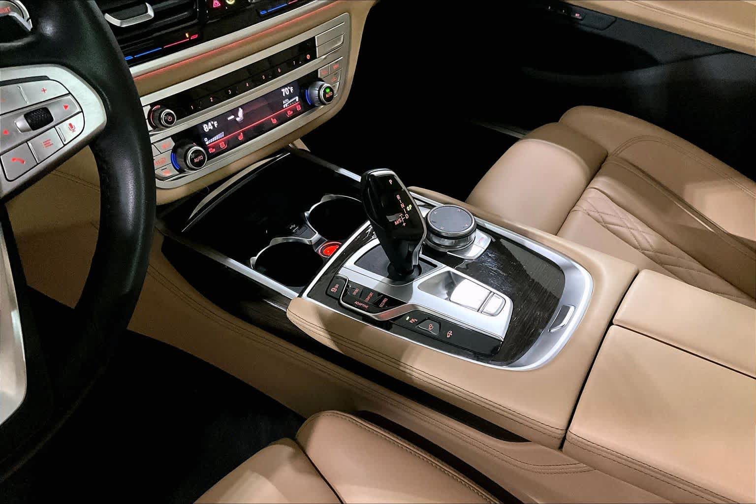 Used 2022 BMW 750i xDrive AWD/4WD image 16
