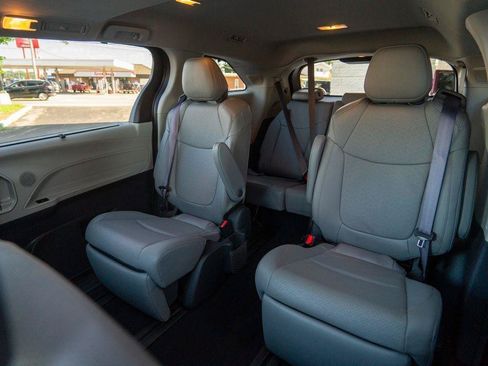 Used 2023 Toyota Sienna Limited FWD image 35