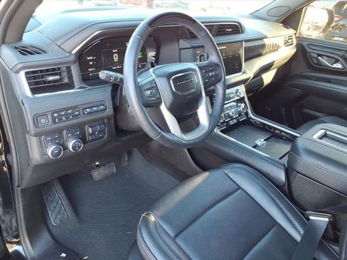 Used 2023 GMC Yukon XL Denali w/ Advanced Technology Package image 3