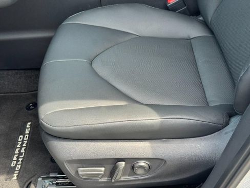 Used 2026 Toyota Grand Highlander AWD image 25