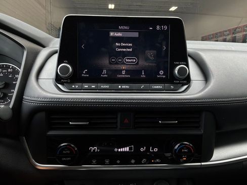 Used 2025 Nissan Rogue SV FWD image 27