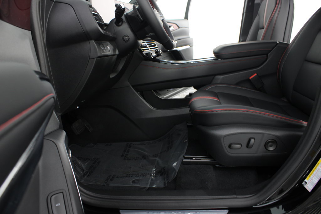 New 2027 Chevrolet Traverse RS FWD image 25
