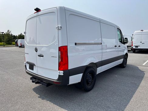 Used 2025 Mercedes-Benz Sprinter 2500 image 4
