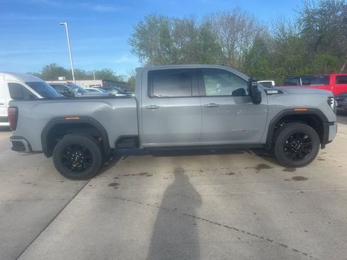 Used 2025 GMC Sierra 2500 AT4 w/ AT4 Premium Plus Package AWD/4WD image 5