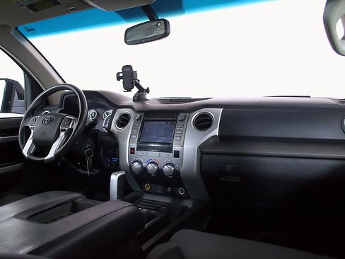 Used 2016 Toyota Tundra SR5 w/ SR5 Upgrade Package RWD image 22
