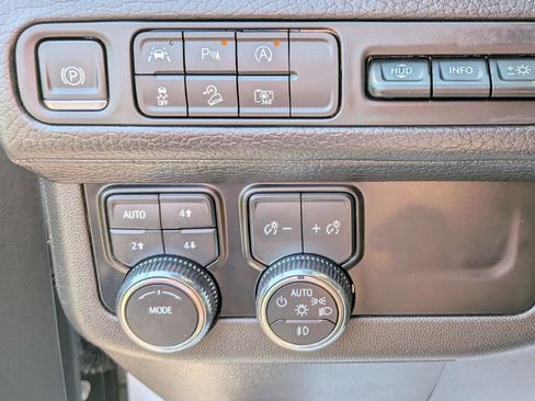 Used 2024 GMC Yukon XL Denali AWD/4WD image 16