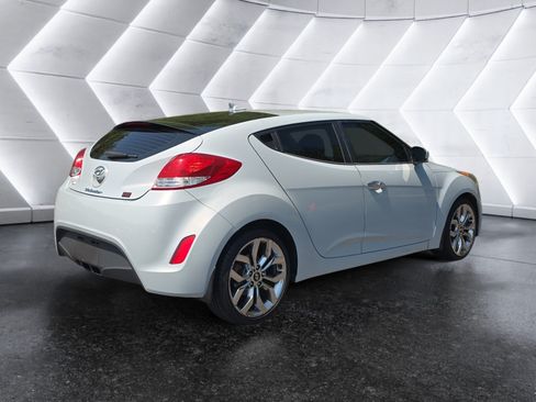 Used 2015 Hyundai Veloster RE:FLEX Edition FWD image 5