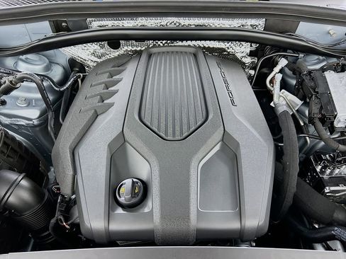 New 2026 Porsche Macan Base image 32