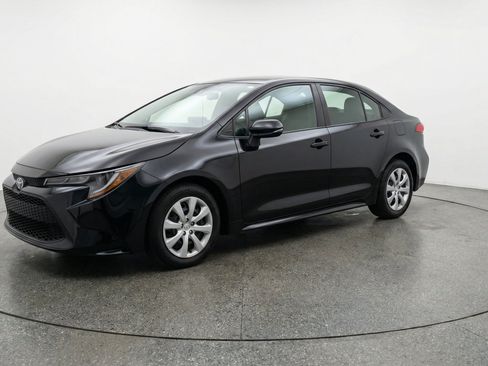 Used 2025 Toyota Corolla LE FWD image 3