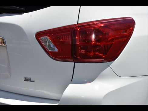 Used 2017 Nissan Pathfinder SL FWD image 55