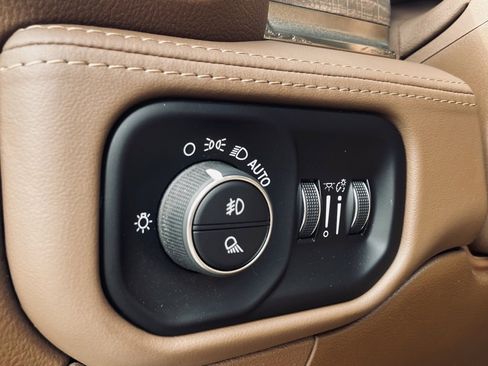 Used 2023 RAM 3500 Limited image 10