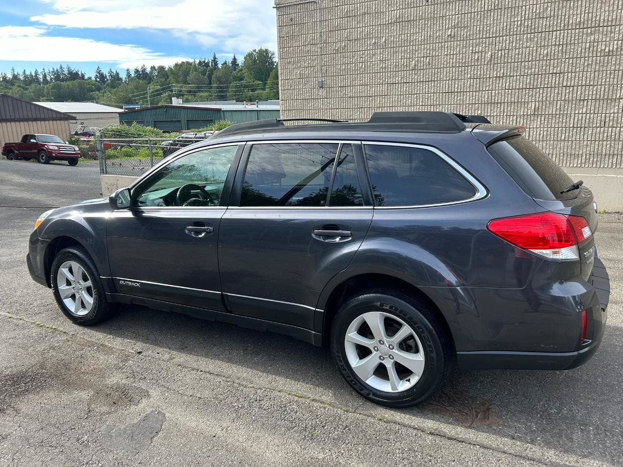 Used 2013 Subaru Outback 2.5i Premium AWD/4WD image 7
